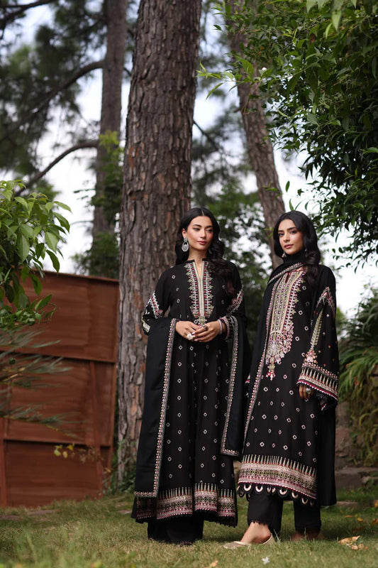 NOOR BY SADIA ASAD Winter Shawls-D5